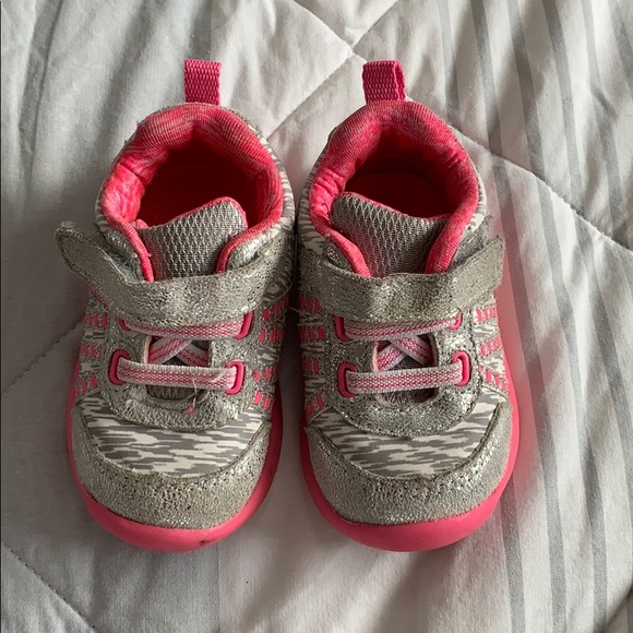 2 pairs toddler shoes